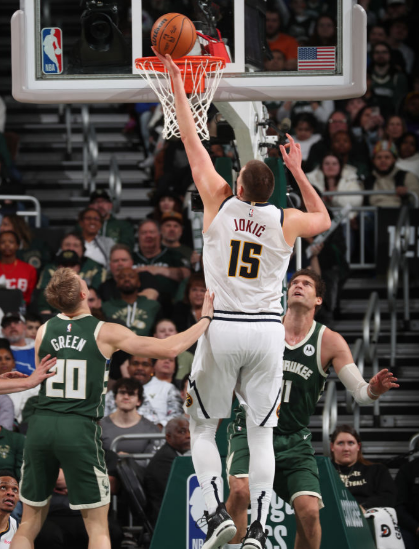 雄鹿外线火力全开，大胜国王完成七连胜，全场震撼