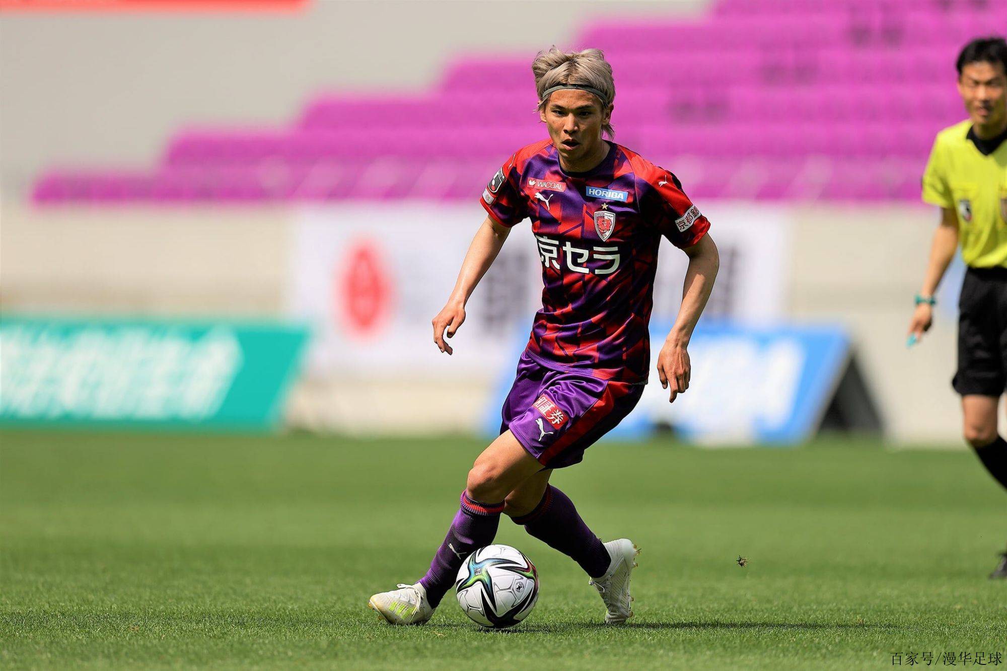 东京FC在主场迎战激烈比赛,掌声雷动 东京FC在主场迎战激烈比赛,掌声雷动