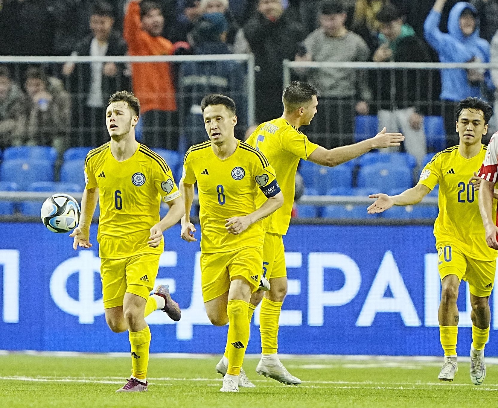 沙尔克主场击败对手，全队士气大振，战绩斐然