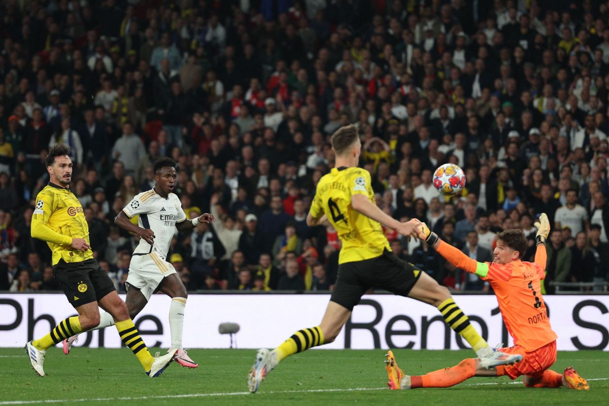 关于皇马中场大将荷兰飞翼表现稳定，气势如虹的信息