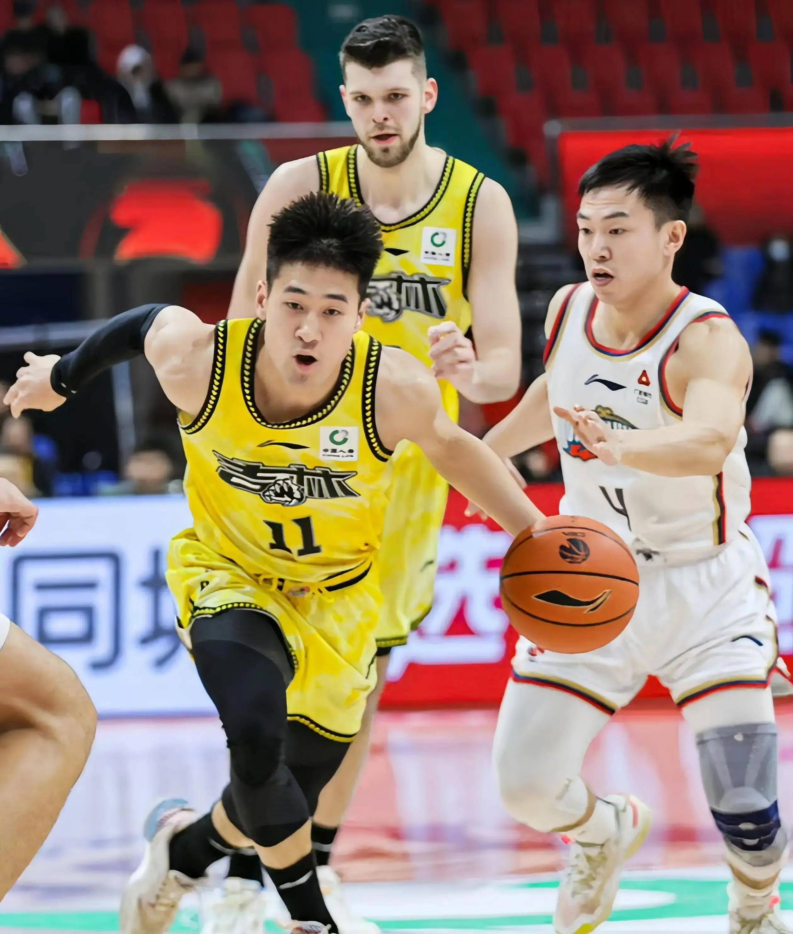 吉林队锋线火力强大，连续破门得分，表现亮眼的简单介绍