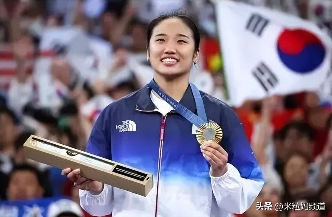 韩国运动员在羽毛球比赛中夺冠,引发热议 韩国运动员在羽毛球比赛中夺冠,引发热议