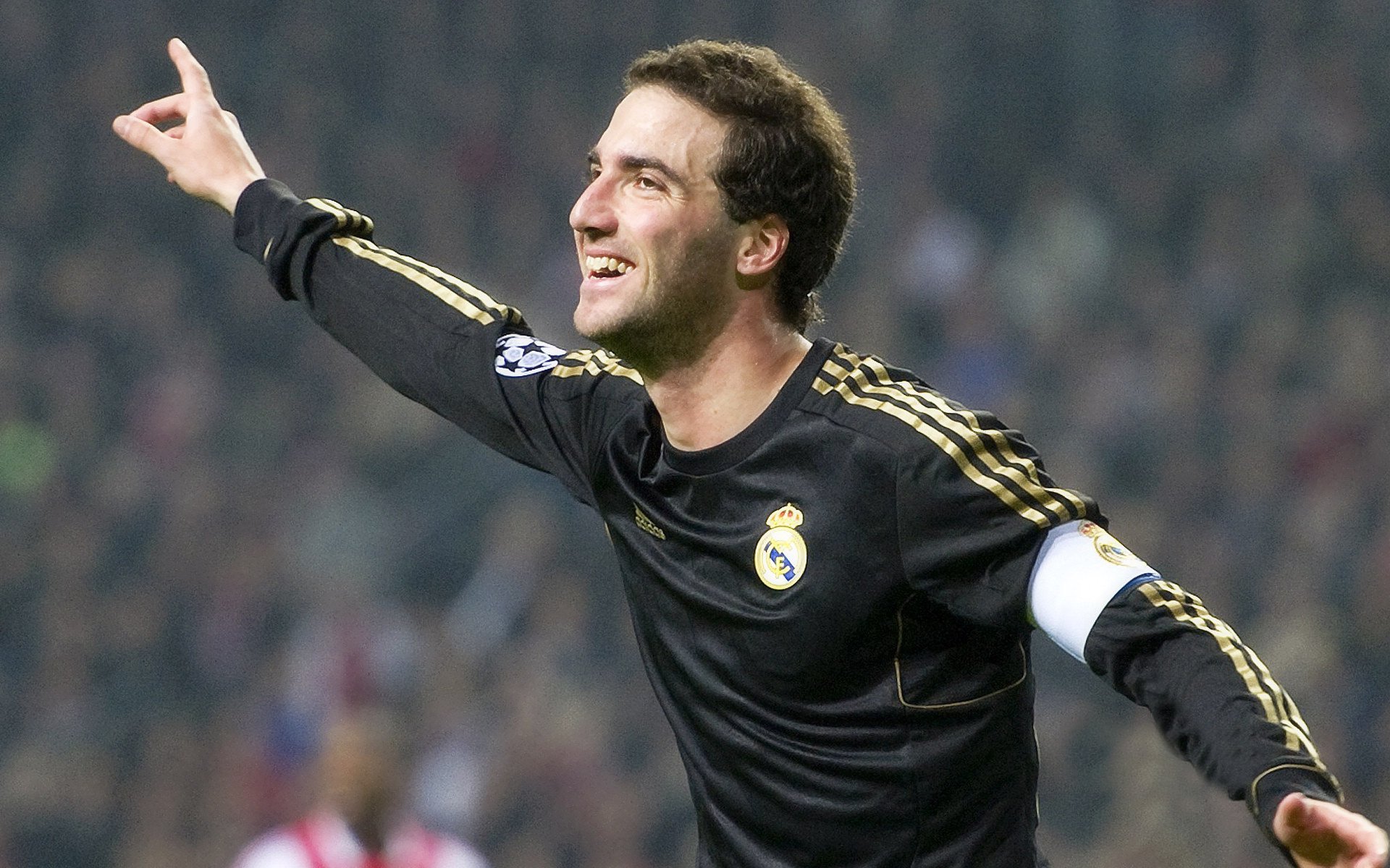 斑马军团火力全开！蒂亚戈一传一射撕碎红黑防线，尤文战术压制彰显王者气质